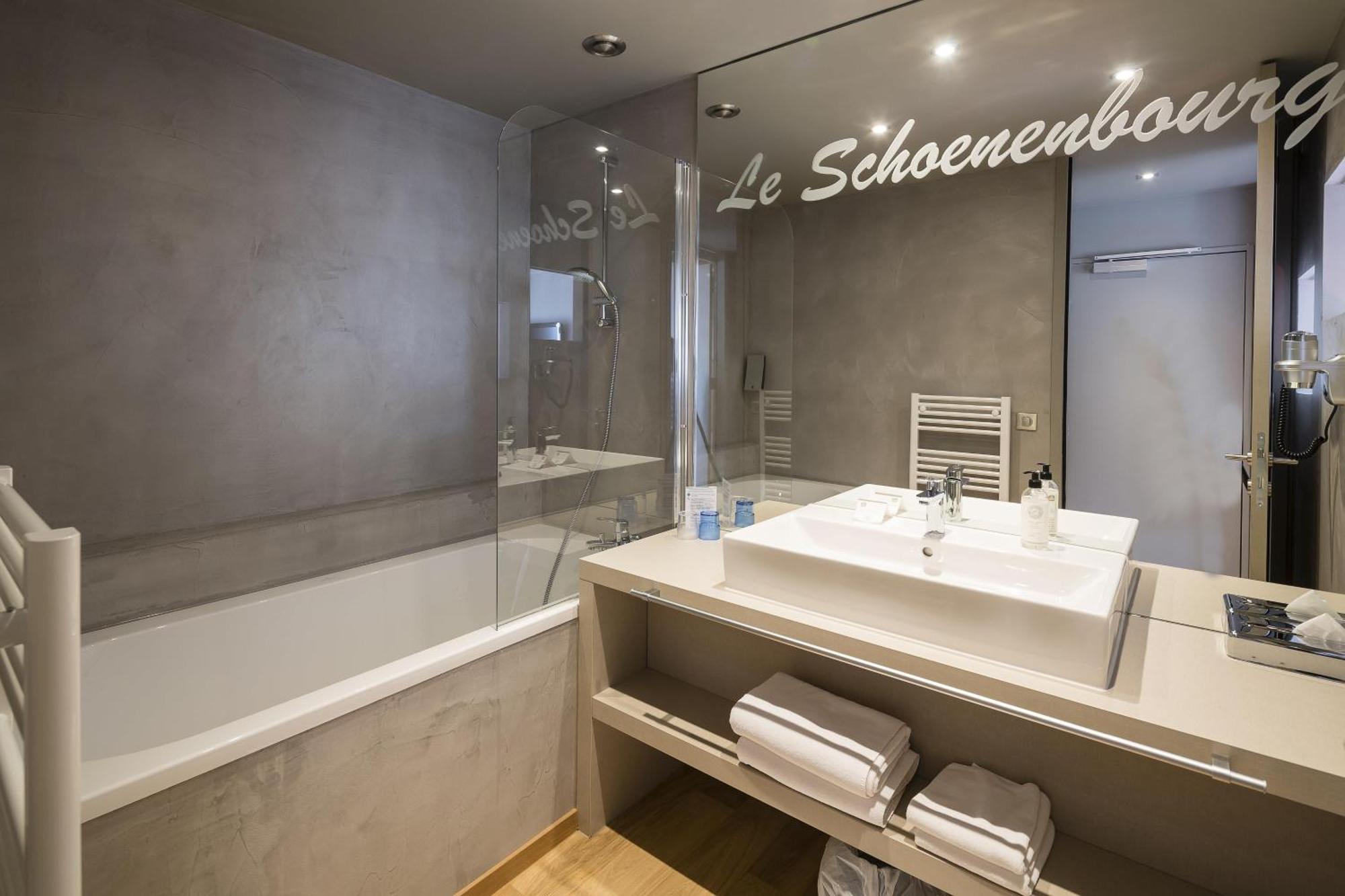 Comfort Zimmer mit Queensize-Bett und Zugang zum Spa